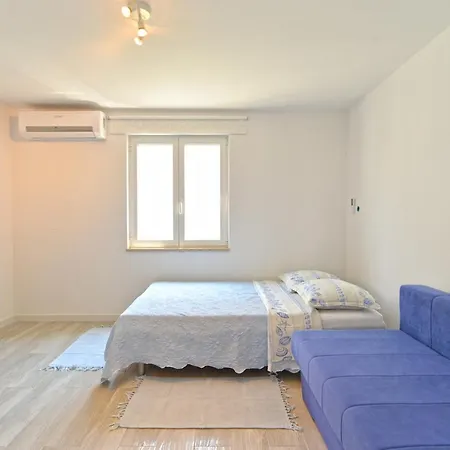 Apartment Apartments Marija 1648 *